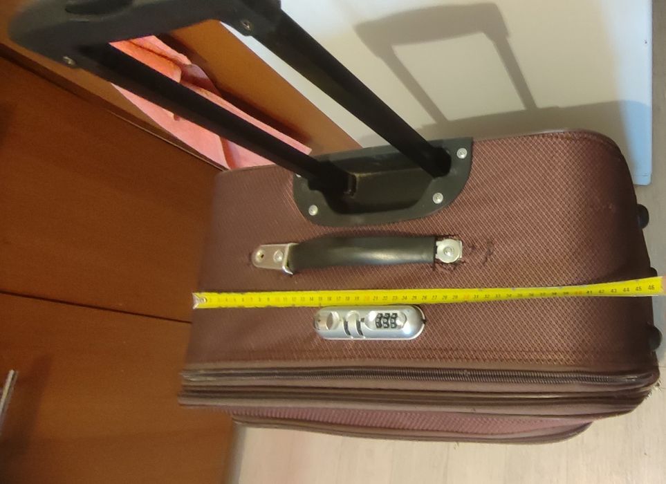 Продаю дорожный чемодан б/у