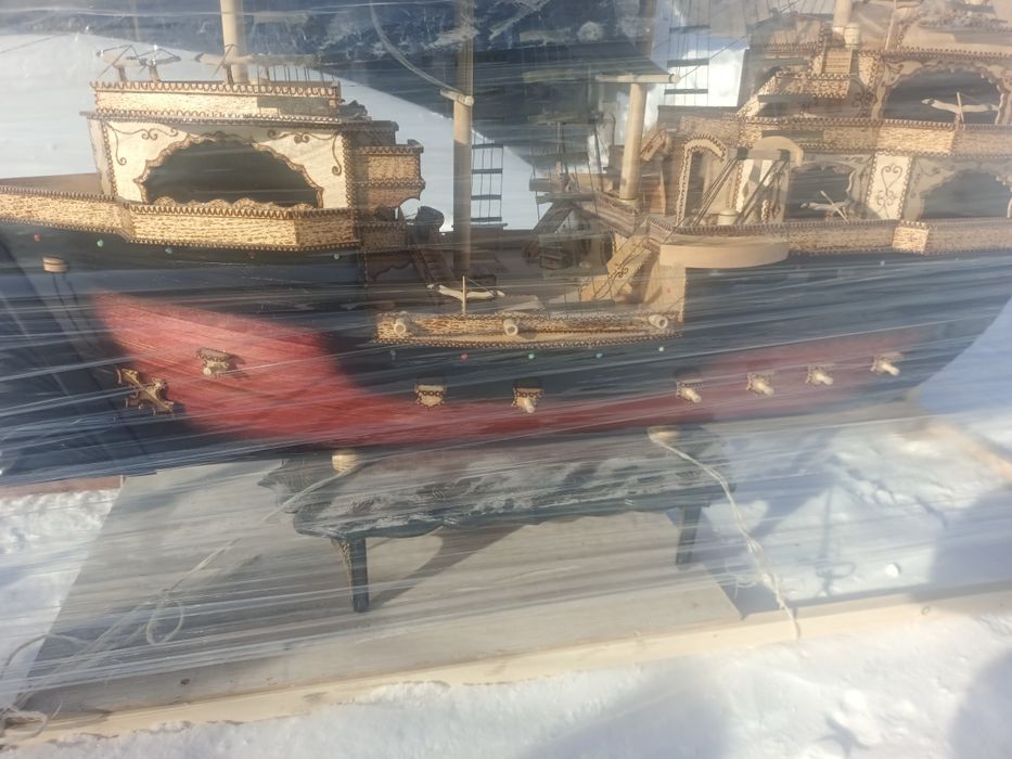 Продаётся эксклюзивный деревянный парусник