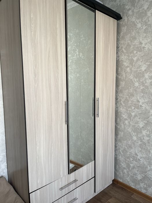 Продам шкаф спальный