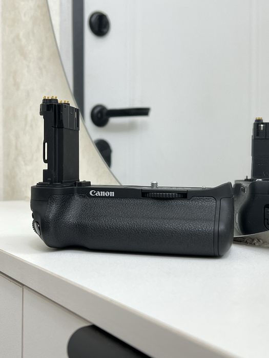 Батарейный блок (бустер) canon BG-E20