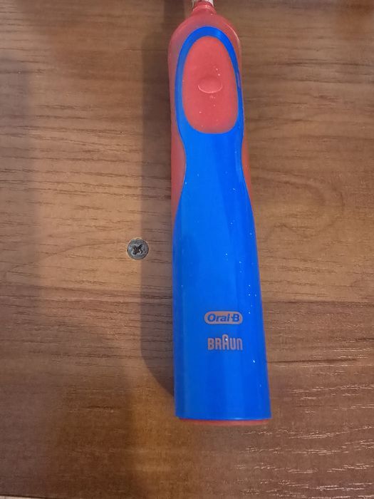 Oral B Braun ел.четка за зъби детска.