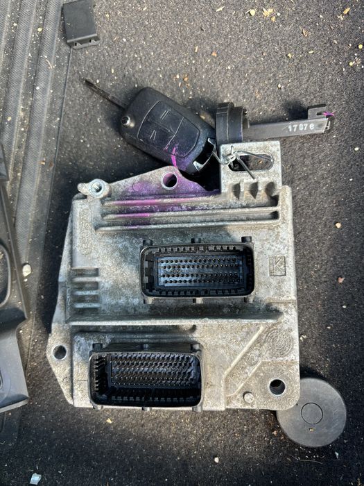 Компютър ECU за Опел Зафира 1.6 бензин 105 к Z16XEP