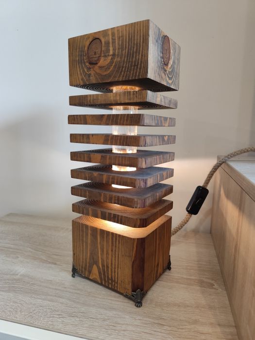 Дизайнерска дървена лампа – ръчна изработка, естествени материали