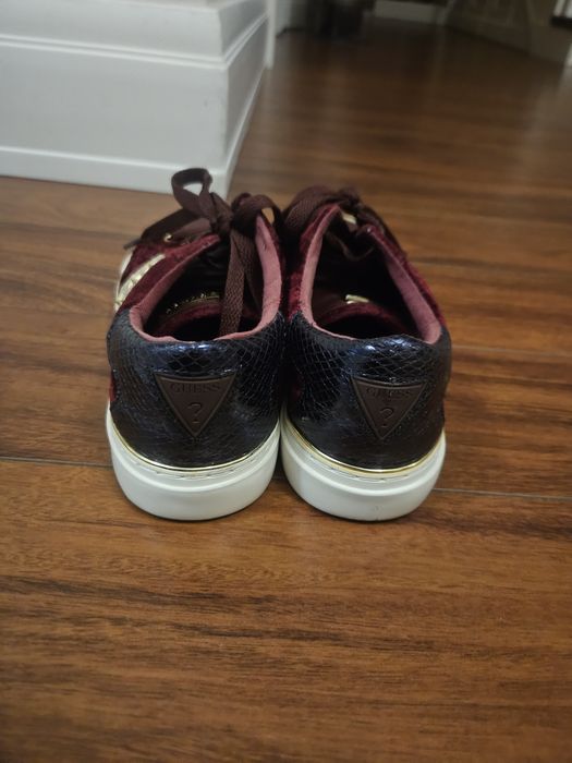 Adidasi guess marimea 36