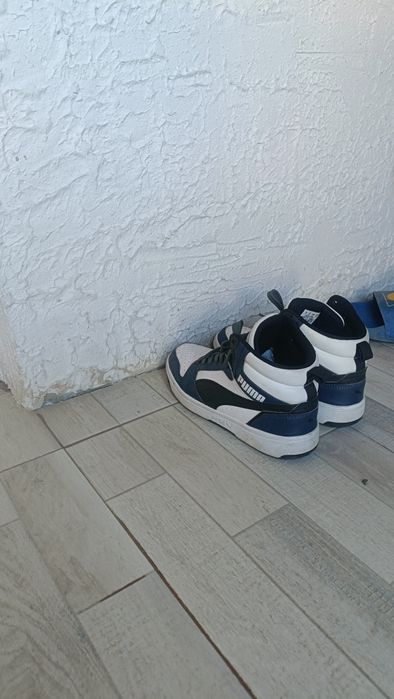 Adidași  Puma mărimea 38 între vârstă de 11  12 ani
