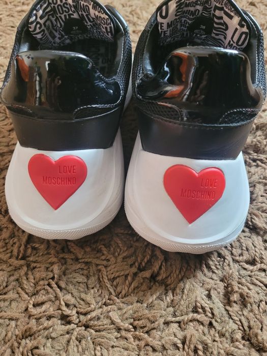 Sneakers Love Moschino