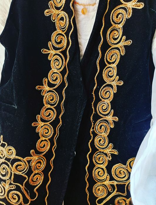 Для девочки национальный костюм/7-9лет.