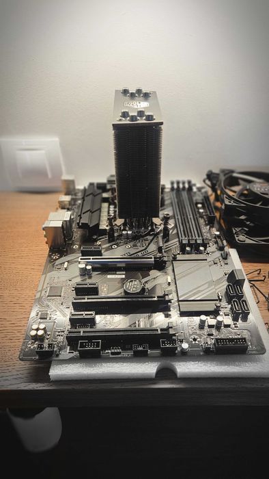 i7 9700k + Gigabyte Z390 UD + 2 вентилатора Cooler Master Hyper 212 black edition