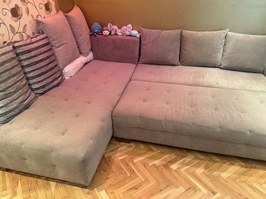 Диван в отлично състояние , който става и за спане
