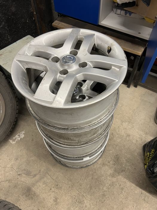 Диски Nissan r16