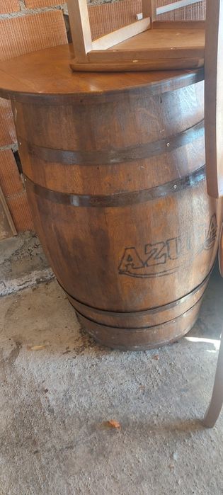 Butoi rustic cu scaune