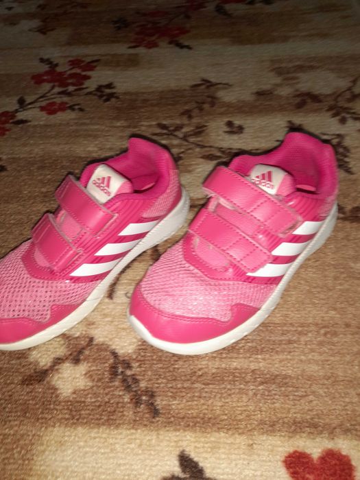 Adidas маратонки за момиче 31 номер в добро състояние.