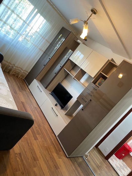 Închiriez apartament cu 3 camere