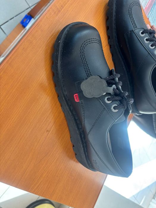 Vind pantofi Kickers