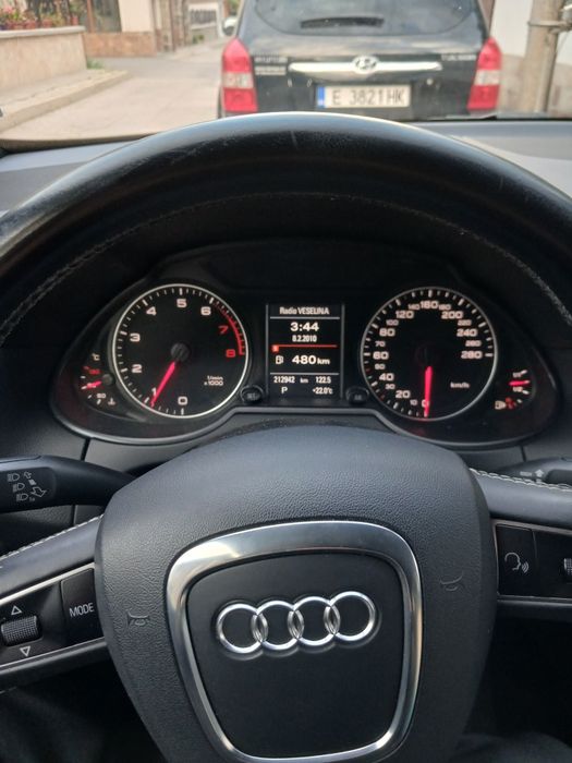 Ауди Q5 2011г.2.0 бензин