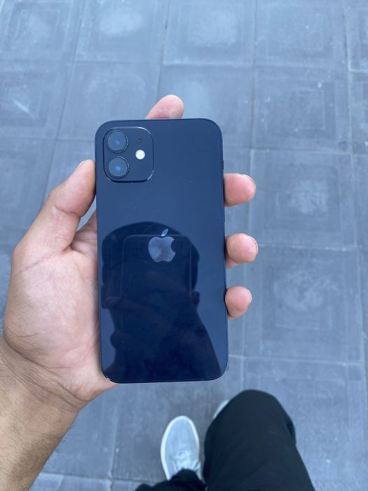Iphone 12.