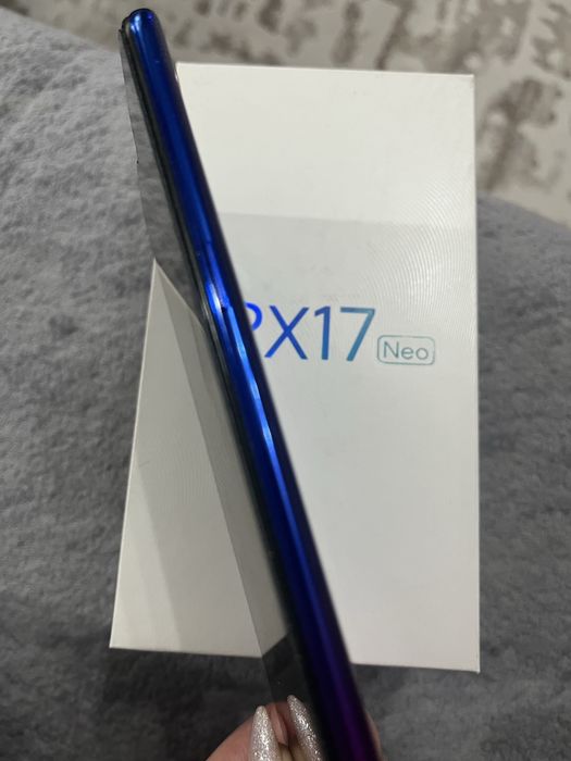 Телефон Oppo RX 17 neo