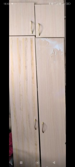 Отдам даром высокий шкаф