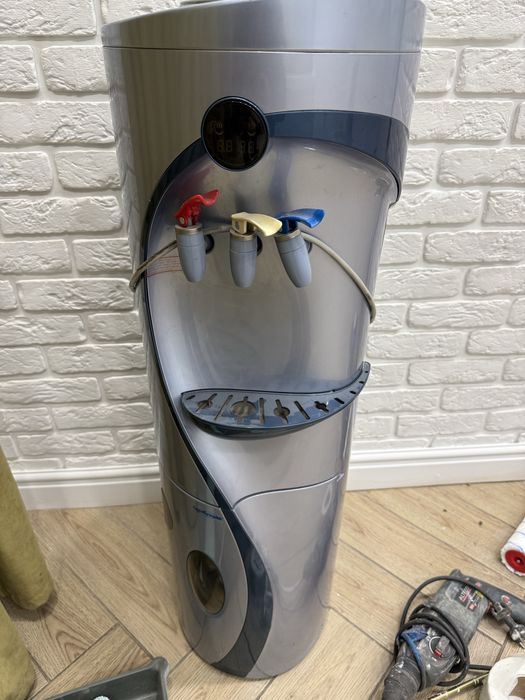Кулер для воды, в хорошем состоянии