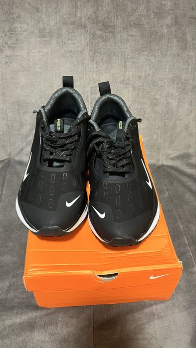 Продам кроссовки Nike 43 размер