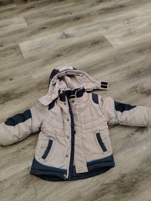 Продам куртки 3 шт за 5000 тенге тёплые на 2-3 года