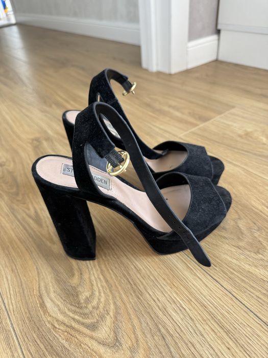 Продам стильные босоножки 38 размер