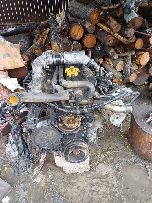 Vând piese  pompa mecanica nissan terrano 1