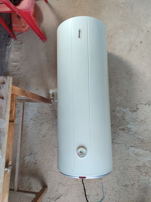 Бойлер 150 литра на 4 години -хоризонтален.,без забележки.