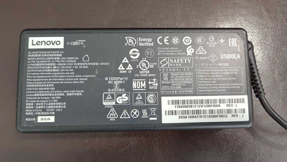 Докинг станция за лаптоп Lenovo модел 40AJ със зарядно 135 вата