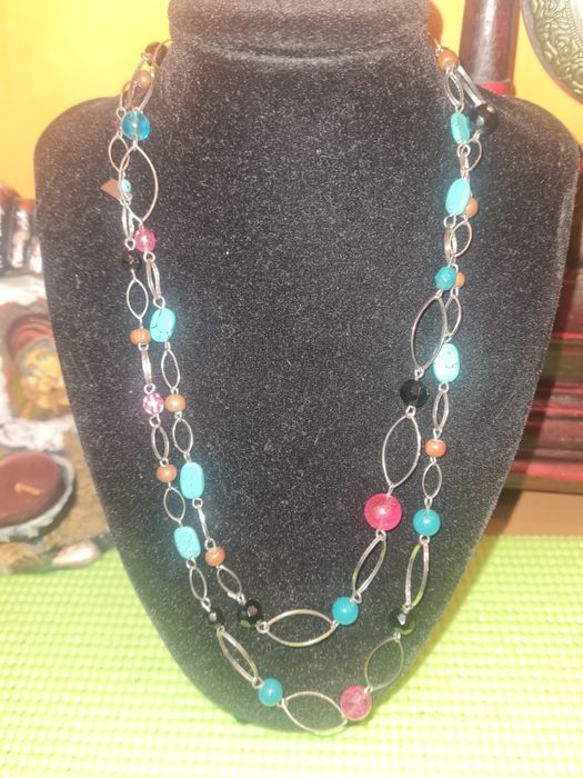 Колиета, дърв. гердани и гривни, шноли за коса