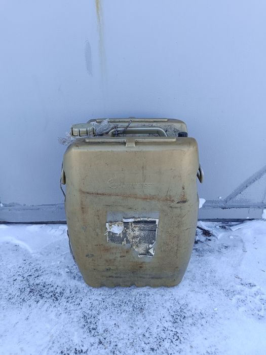 Продам канистры на 50литров.