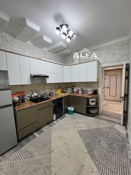 kvartira uy xonadon sotiladi 3 xonali qilingan 80m² 5-qavat.