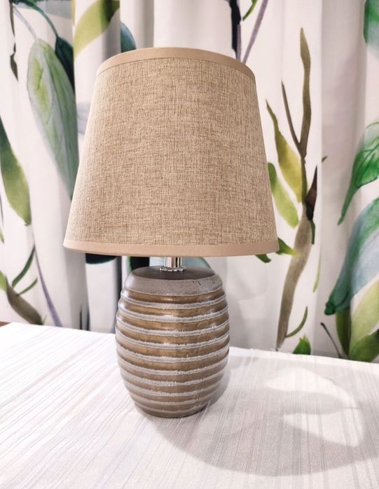 Настольная лампа (светильник настольный)