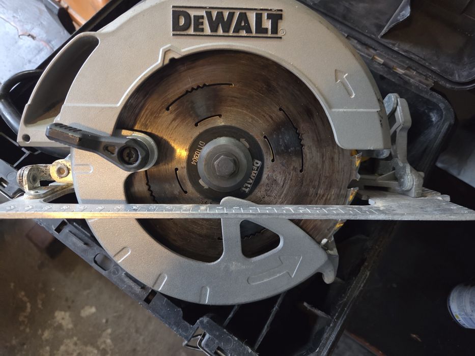 Circular DeWalt 1600w