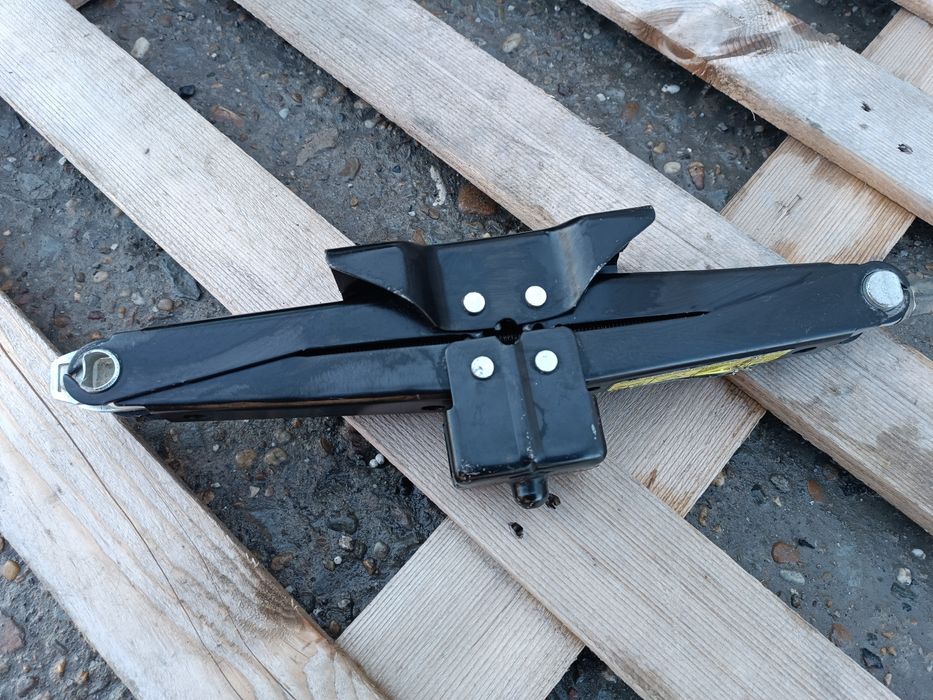 Оригинален крик Renault Trafic/Opel Vivaro