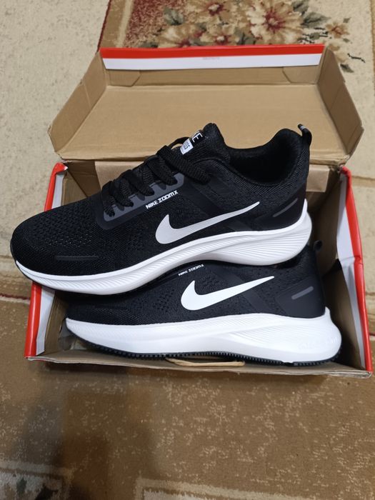 Кроссовки Nike чёрные и серые
