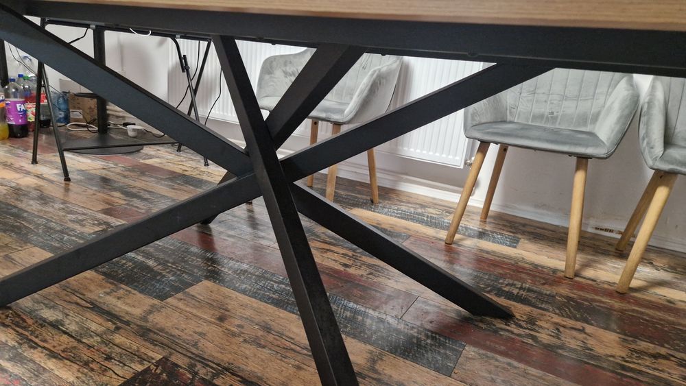 Vand mobilier aproape nou