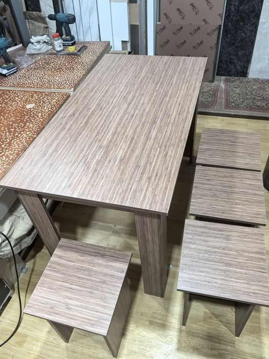 Стол кухонный для кухни