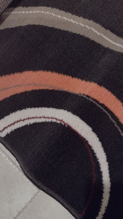 чисто Нов топъл килим,36€ много мек