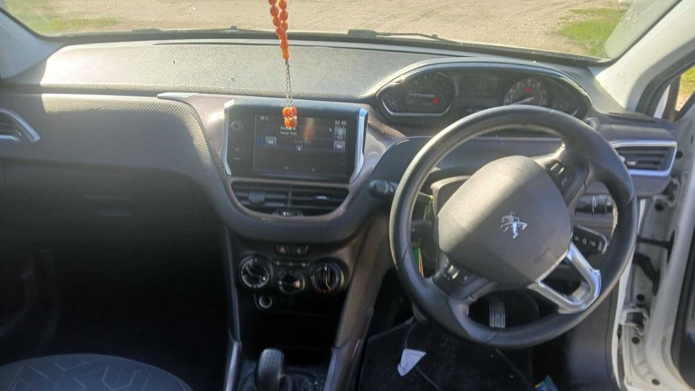 Пежо 2008 , 1,2 бенз . На части