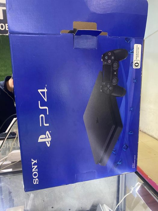 Play Station 4 1000gb slim