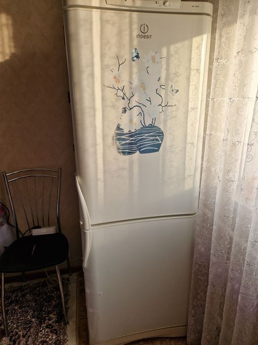Холодильник Indesit