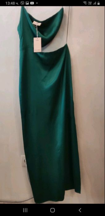 Нова Официална рокля на брандa A LOT LESS