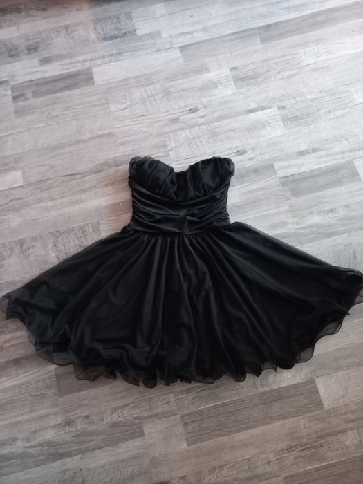 Официална къса черна рокля