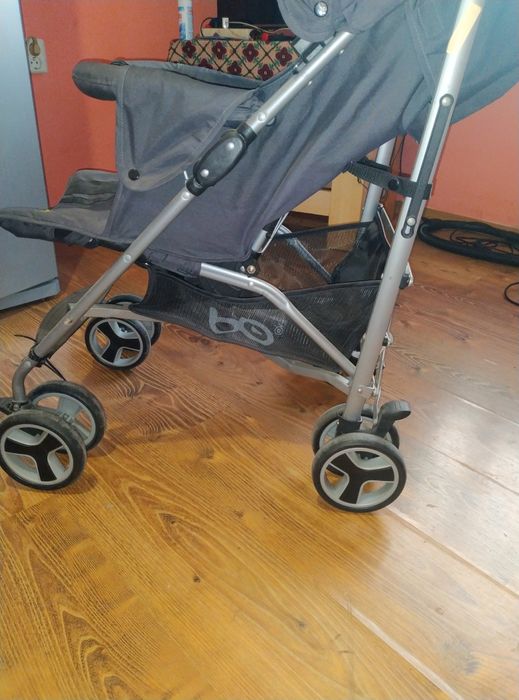 Предлагам детцка количка много запазена