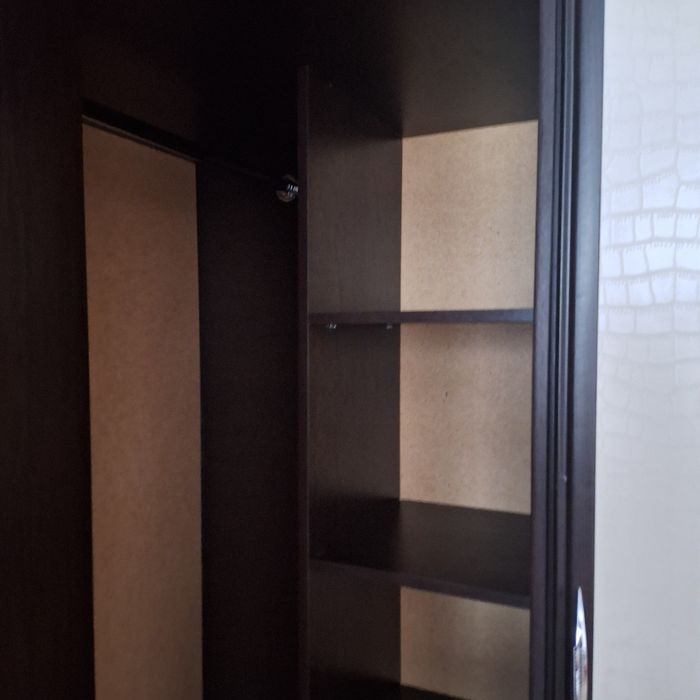 Срочно продам угловой шкаф