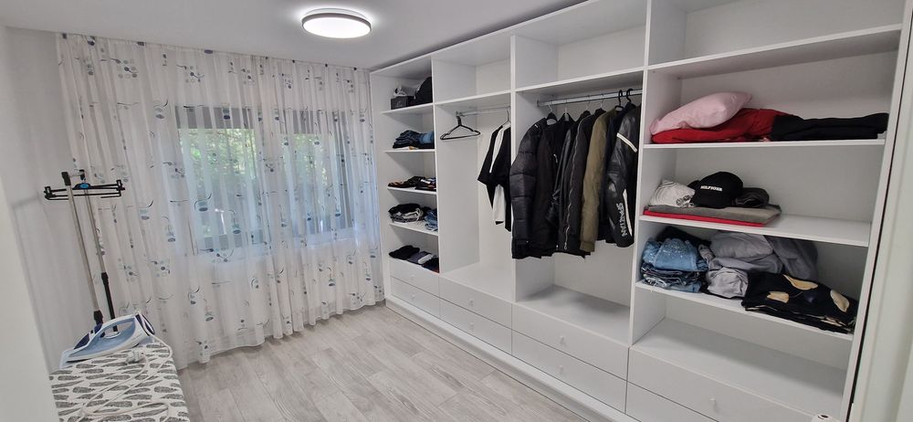 Vând apartament 4 camere decomandat !!