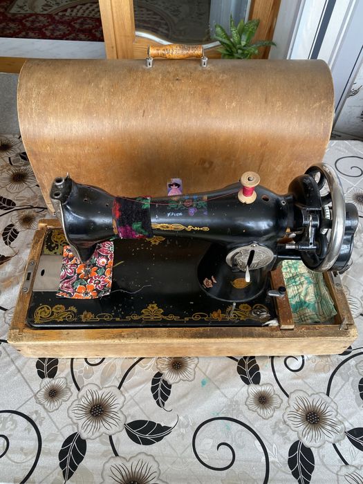 Qoʻl mashinkalari sotiladi