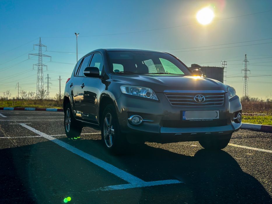 Toyota RAV4, 2012, 2.2 diesel, cutie manuală