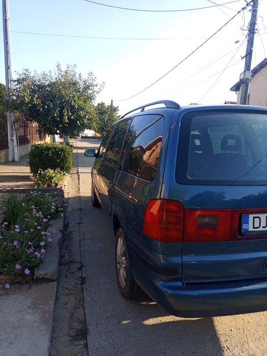 Vând Volkswagen Sharan